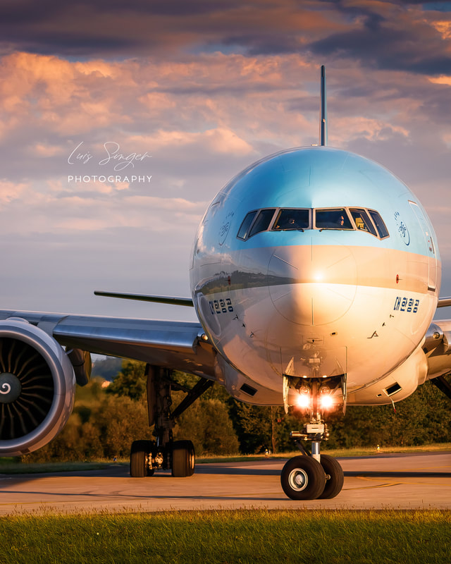 Sunset mood, not many meters from this Korean air 777 away